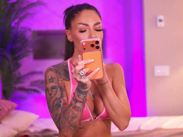 RaquelleVon live cam on BongaCams