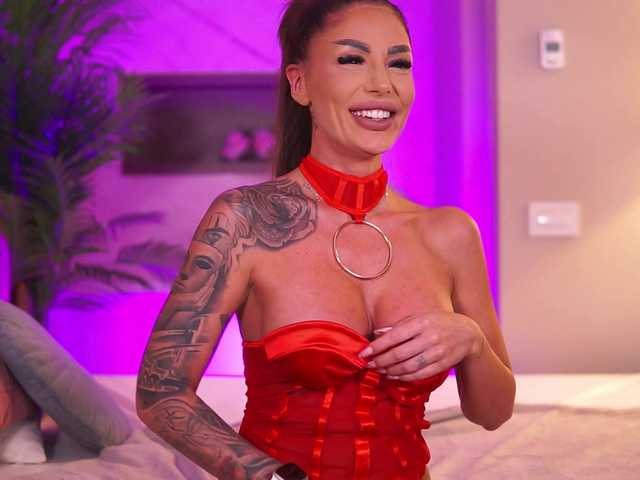 RaquelleVon live cam on BongaCams