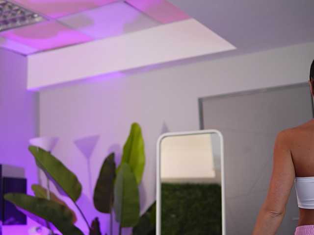 RaquelleVon's BongaCams show and profile