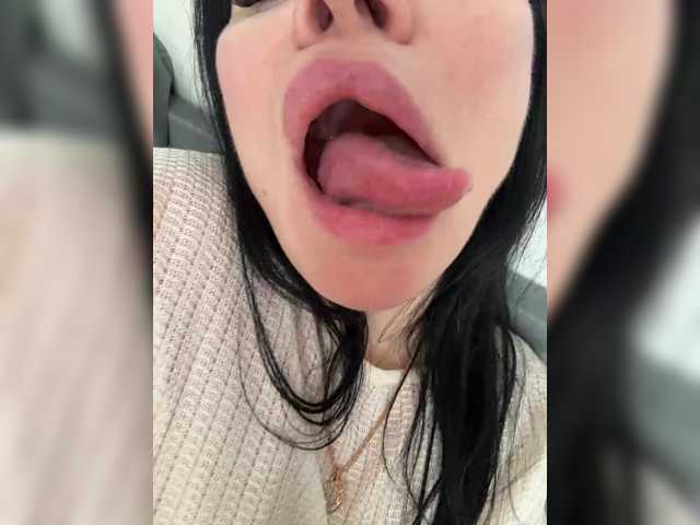 Ylia2111-1, live now on BongaCams