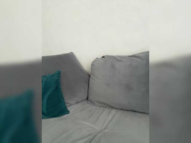 Ylia2111-1 live cam on BongaCams