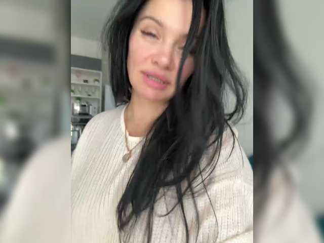 Ylia2111-1, en directo ahora en BongaCams