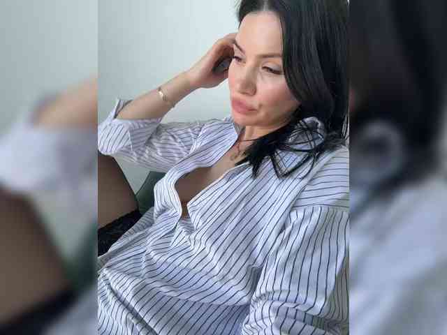 Ylia2111-1 Sex Cam Show
