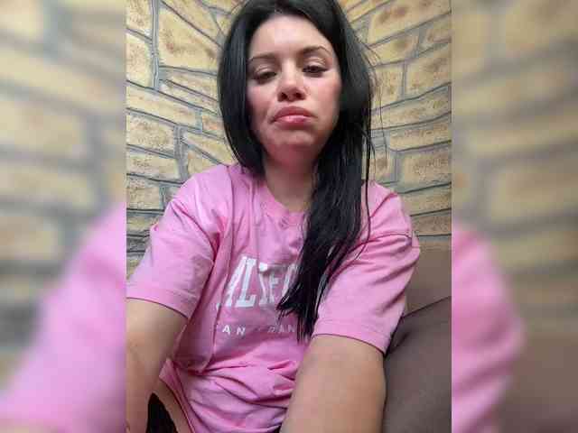 Ylia2111-1 Live Webcam on BongaCams