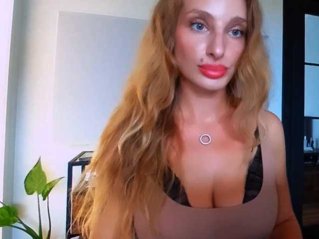 MarilynShow live cam on BongaCams