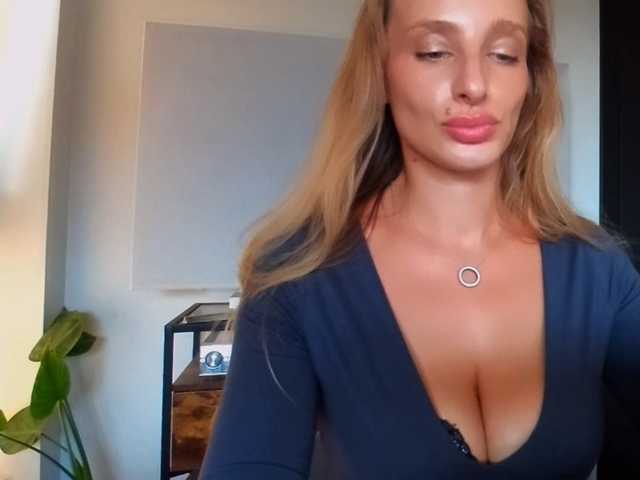 MarilynShow live webcam show