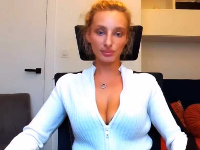 MarilynShow, live now on BongaCams