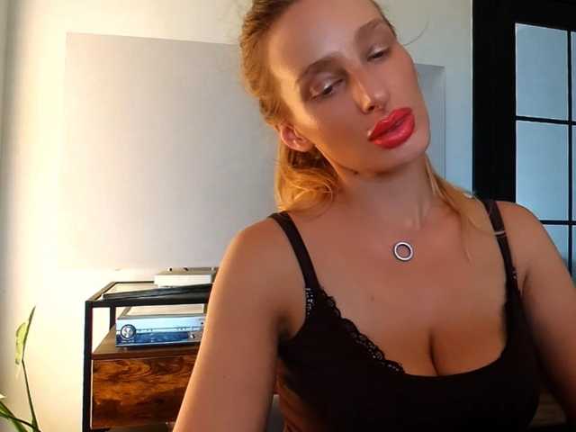 MarilynShow live cam on BongaCams