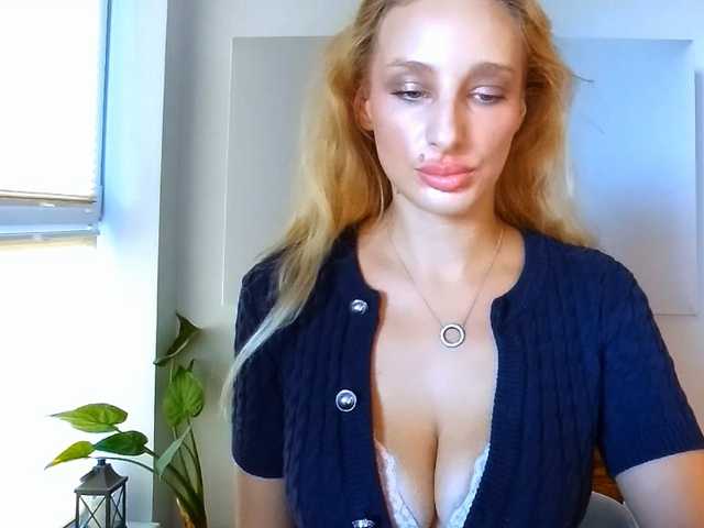 le modèle MarilynShow est en webcam porno dans un show sur le site bongacams, il possède les tags suivants: White/Caucasian,Blonde,Trimmed