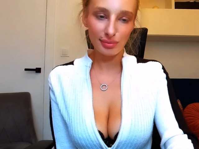 MarilynShow, live now on BongaCams