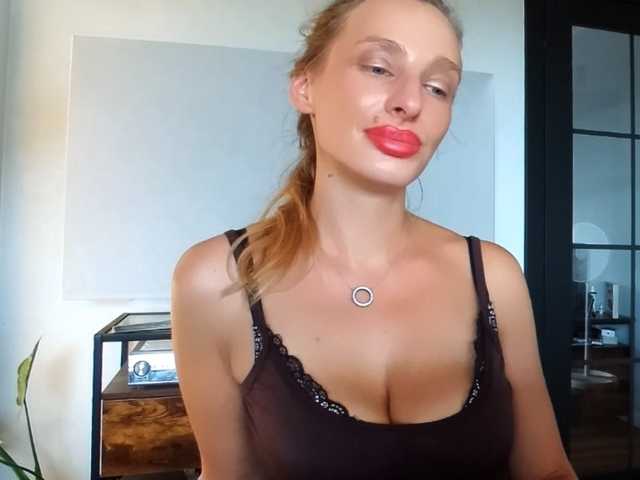MarilynShow live cam on BongaCams