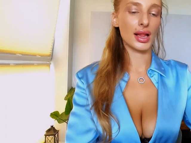 MarilynShow live webcam show