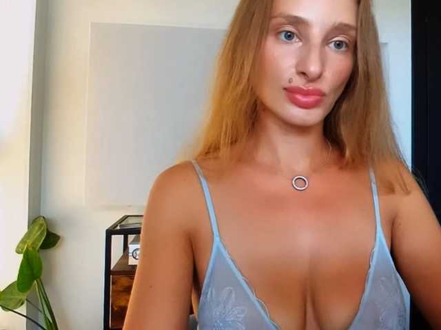MarilynShow live webcam show