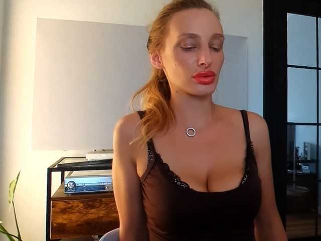 MarilynShow live cam on BongaCams