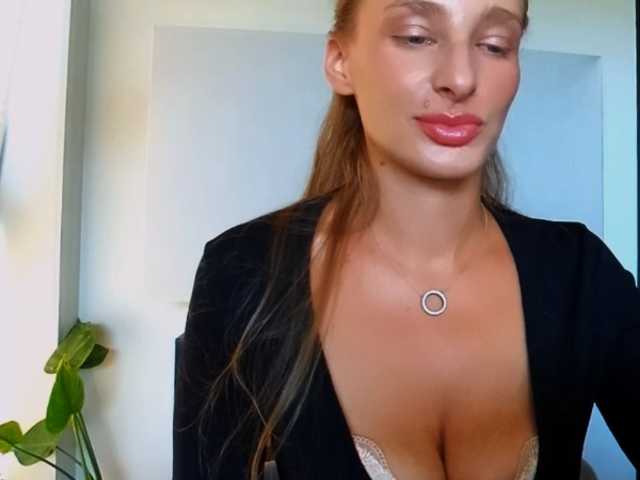MarilynShow live webcam show