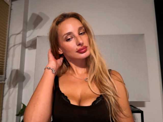 MarilynShow live cam on BongaCams