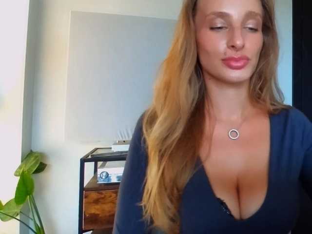 MarilynShow live webcam show