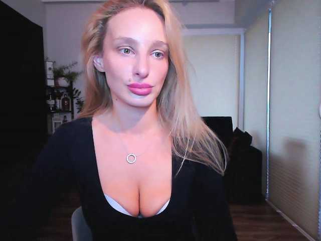 MarilynShow live cam on BongaCams