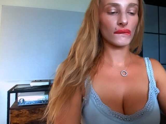 MarilynShow live cam on BongaCams