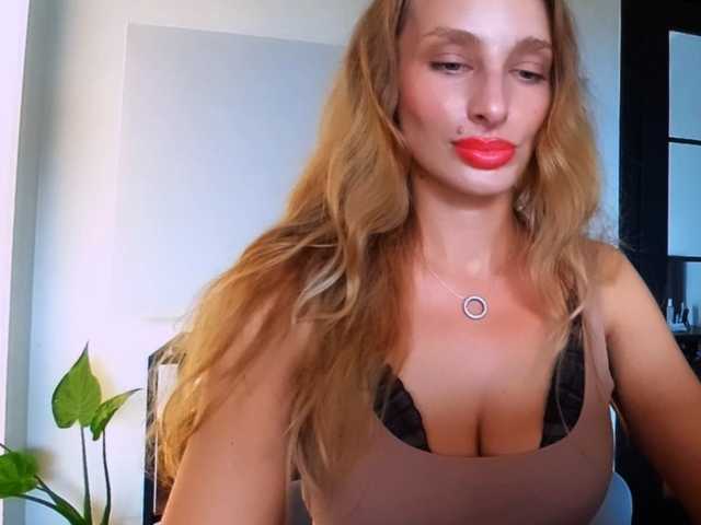MarilynShow live cam on BongaCams