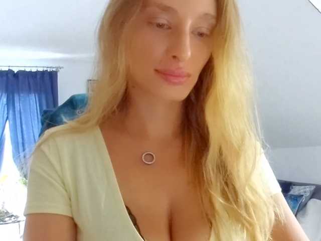 MarilynShow live cam on BongaCams