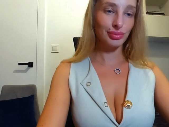 MarilynShow live cam on BongaCams