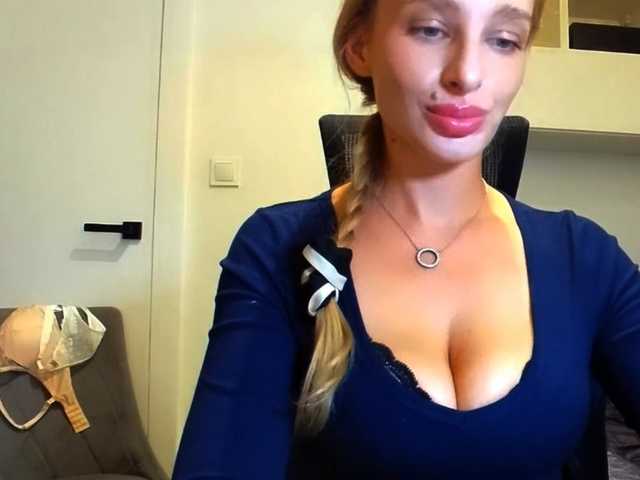 MarilynShow live cam on BongaCams
