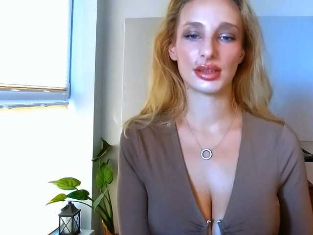 MarilynShow live cam on BongaCams