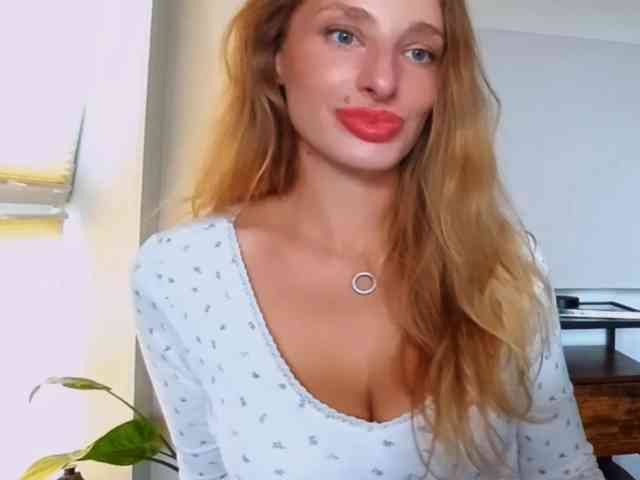 MarilynShow webcam