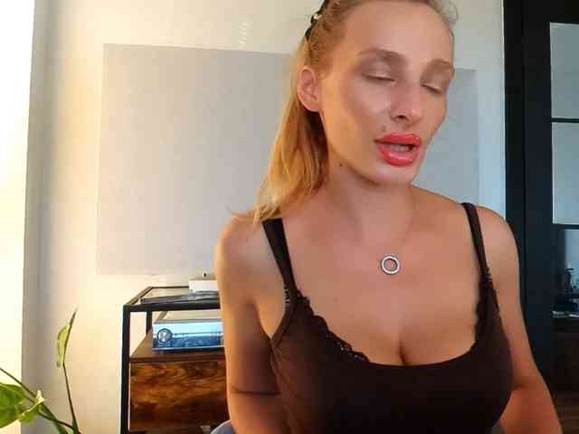 MarilynShow webcam