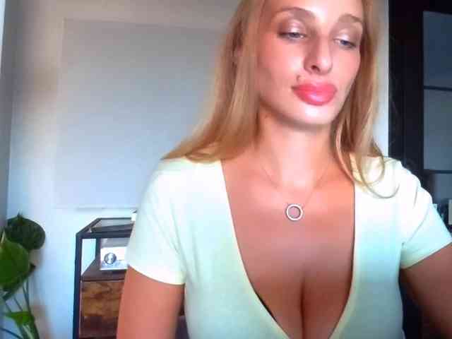 Model: MarilynShow