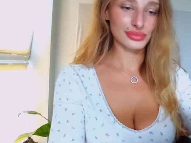 MarilynShow webcam