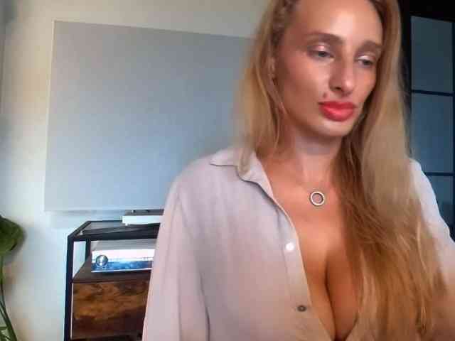 Model: MarilynShow