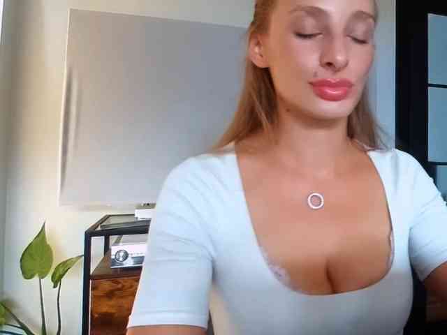 MarilynShow webcam