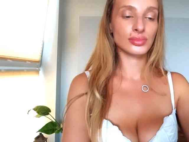 MarilynShow webcam