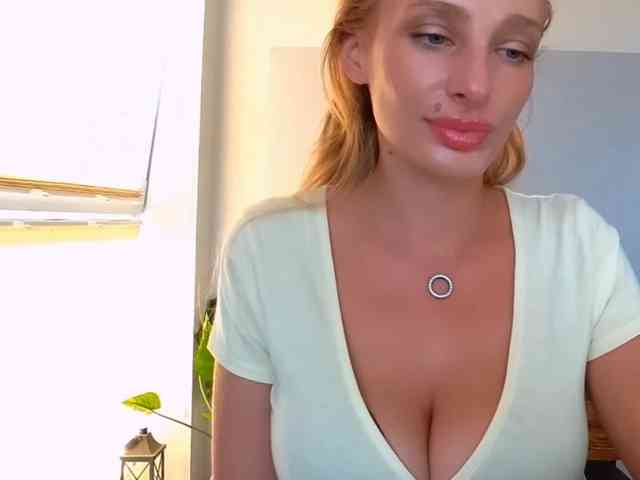 MarilynShow webcam