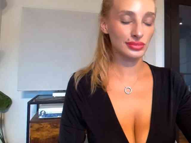 Model: MarilynShow
