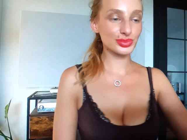 MarilynShow webcam
