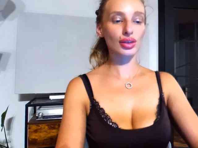 MarilynShow webcam