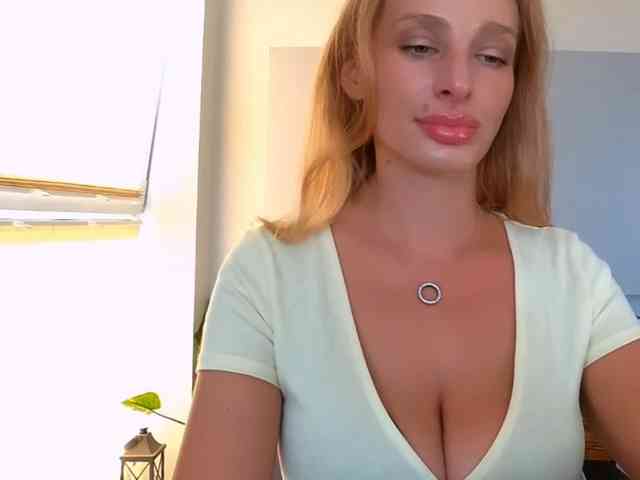 MarilynShow webcam