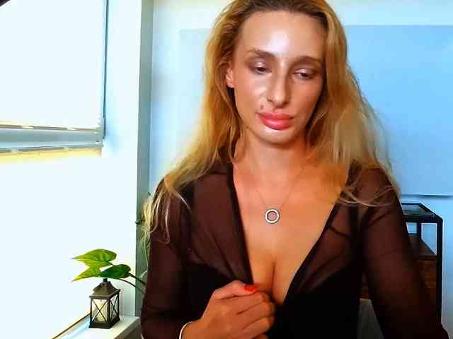Model: MarilynShow