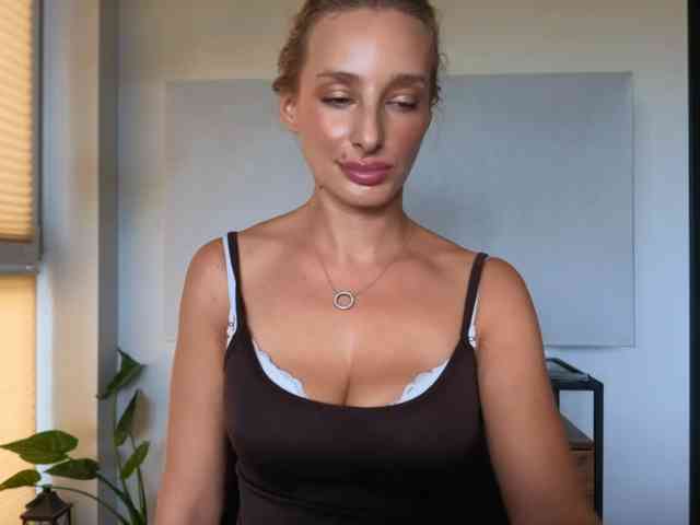 Model: MarilynShow