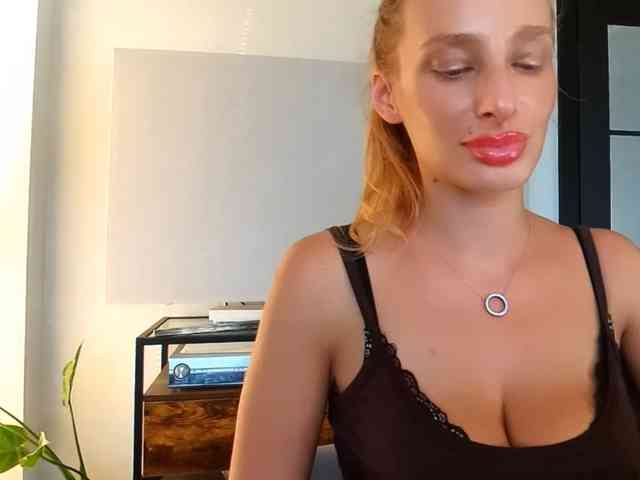 MarilynShow webcam