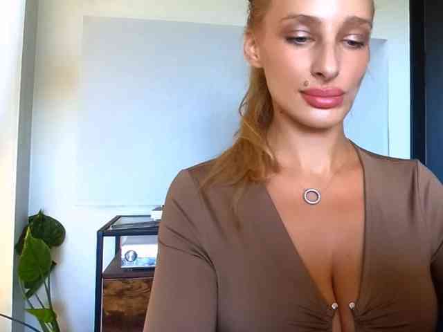 Model: MarilynShow