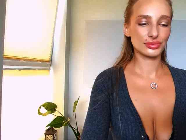 MarilynShow webcam