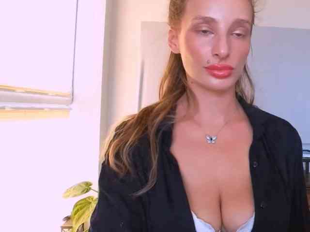 Model: MarilynShow