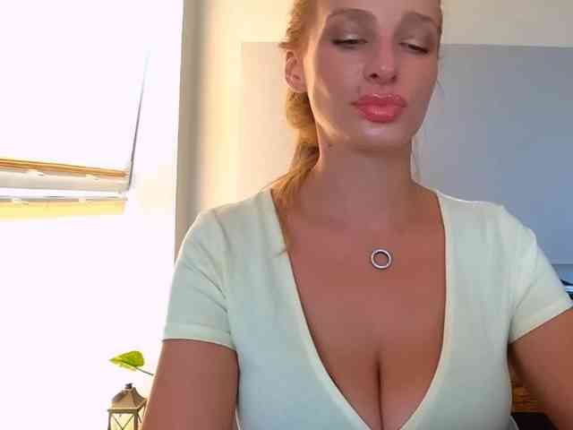 MarilynShow webcam