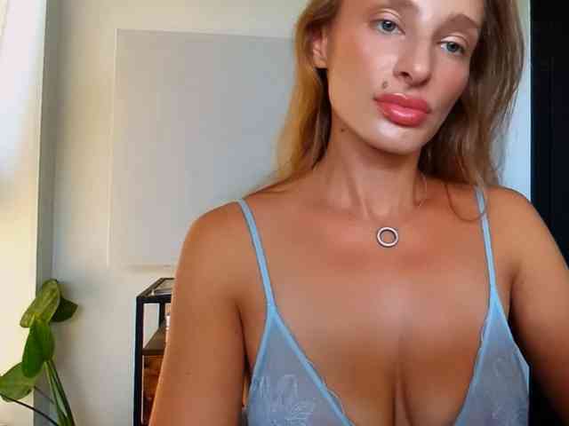 MarilynShow webcam