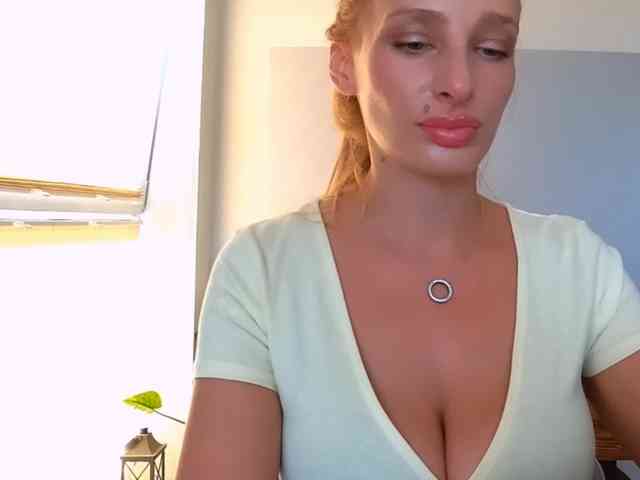 MarilynShow webcam