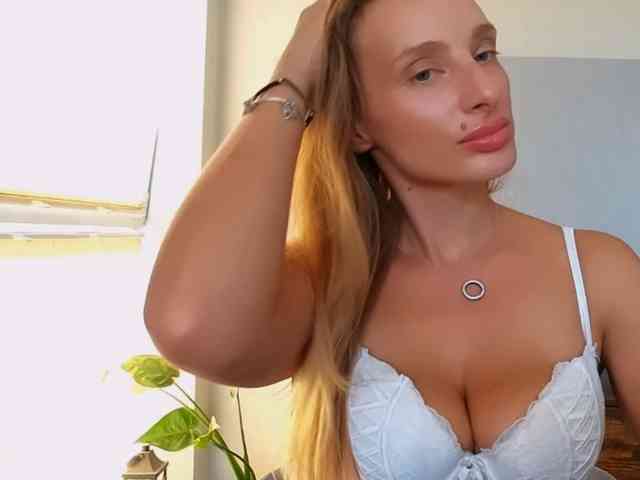 MarilynShow Live Webcam on BongaCams